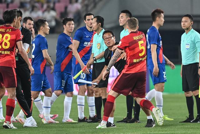 媒体人：文班在27-28赛季要拿新秀超顶 福克斯的合同有些不合时宜